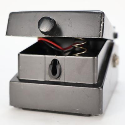 【中古】メタルゾーン エフェクター BOSS MT-2 Metal Zone ボス ギターエフェクター 電池ボックスゴムパーツ