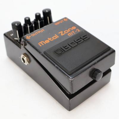 【中古】メタルゾーン エフェクター BOSS MT-2 Metal Zone ボス ギターエフェクター 本体画像 斜め 2