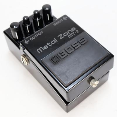 【中古】メタルゾーン エフェクター BOSS MT-2-3A Metal Zone 30周年記念モデル 本体画像 斜め 2