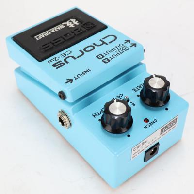 【中古】 BOSS CE-2W CHORUS WAZA-CRAFT コーラス エフェクター 本体画像 斜め
