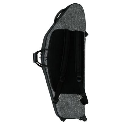 リュックストラップは背面ポケットに収納。