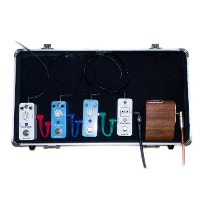 エフェクターボードにフィットするサイズで設計。