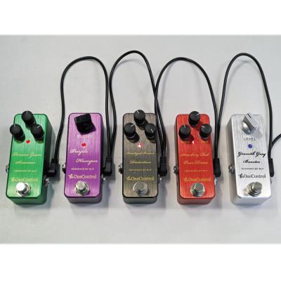 5台までのエフェクターにアダプター1つで電源を供給可能