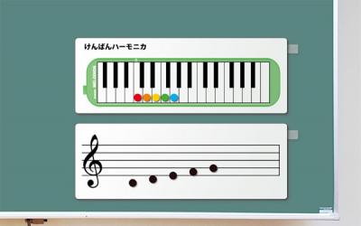 マグネットシート製で、黒板に直接貼って使えます。