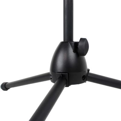 安定感のある三脚ベースを採用