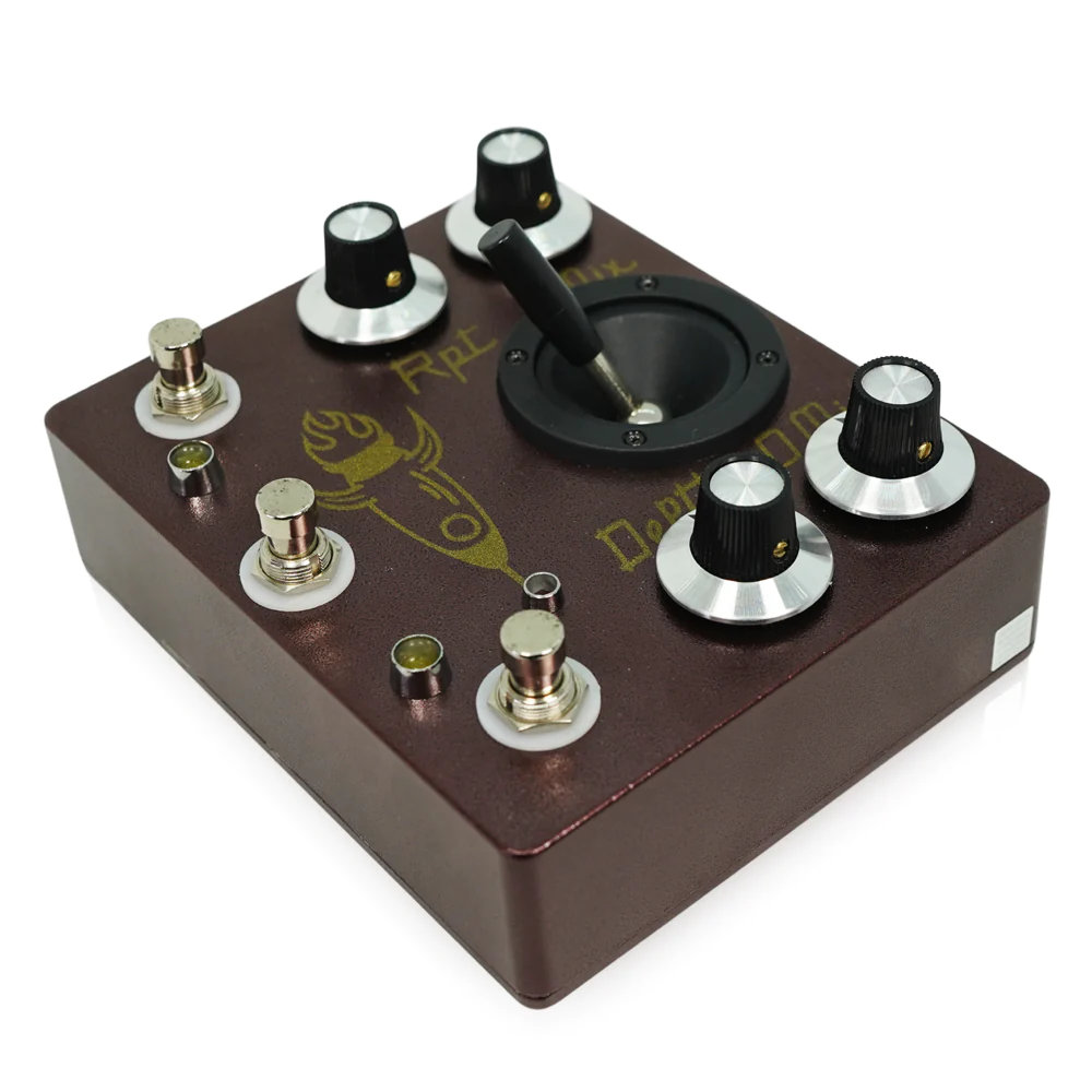 Hungry Robot Pedals Karman Line ギターエフェクター 右側フットスイッチ側のアングル