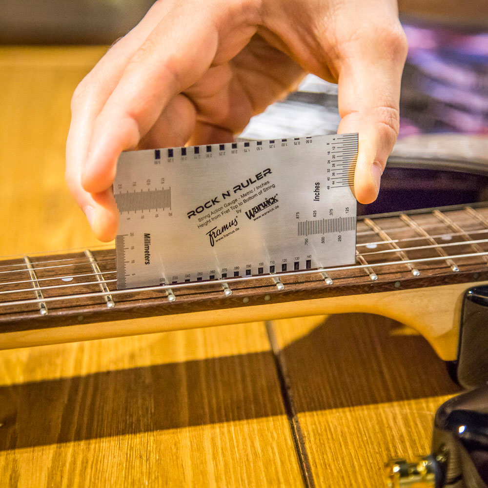 RockCare by Warwick Rock n’ Ruler String Action Gauge ギター/ベースセットアップ用ゲージ 使用例