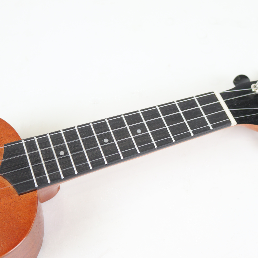 KIWAYA KSU-1 ソプラノウクレレ チューナー/教則本付きセット 指板画像