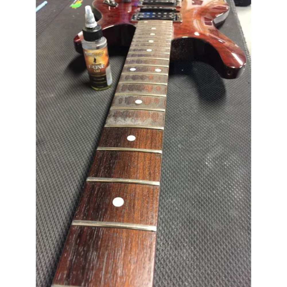 MUSIC NOMAD MN105 FRETBOARD F-ONE 指板用コンディションオイル 使用例画像2