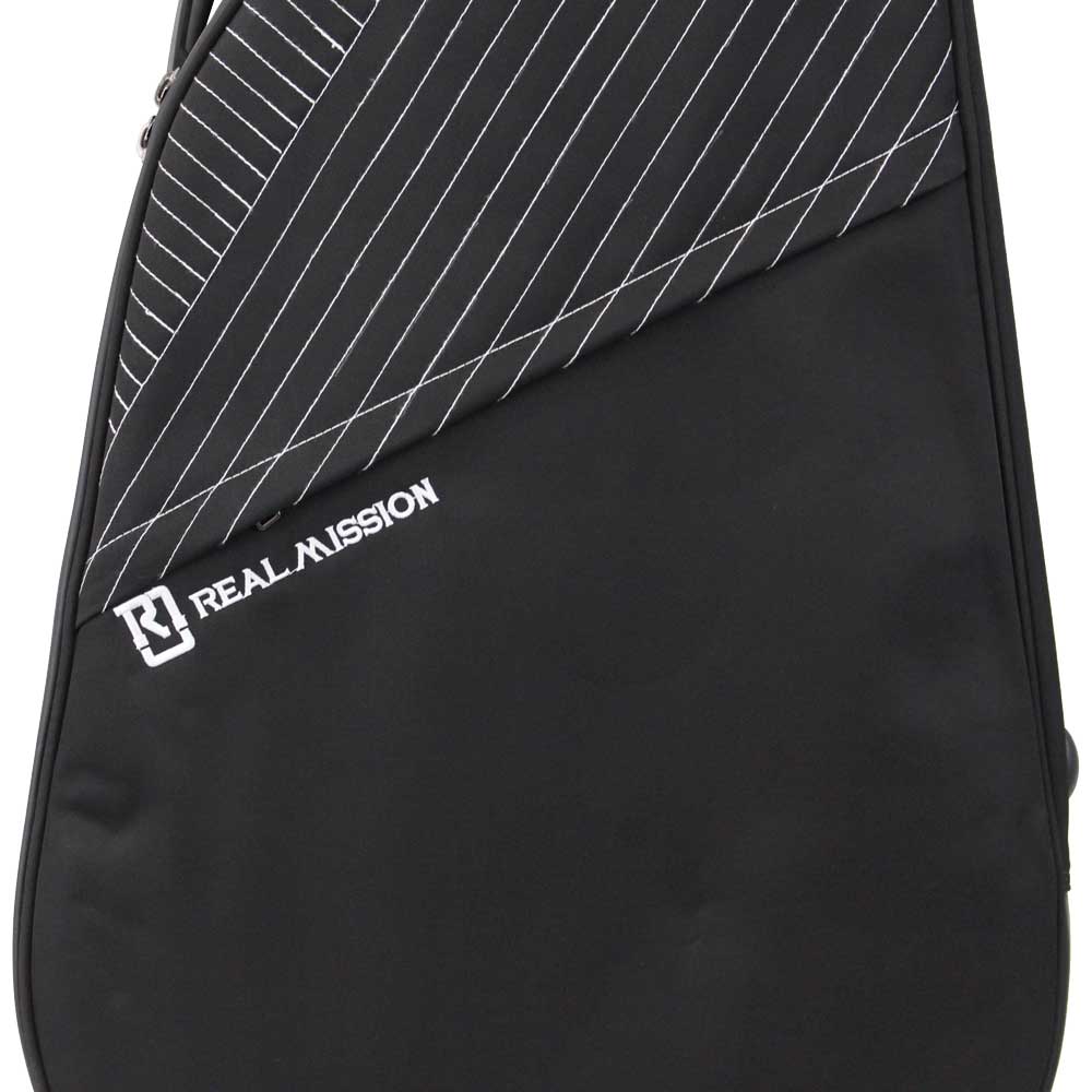 REAL MISSION(リアルミッション) Iris05-D 防水 アコースティックギターケース・ギグケース・アコギケース 正面下部には小物収納用のポケットを装備・ロゴが刺繍されています