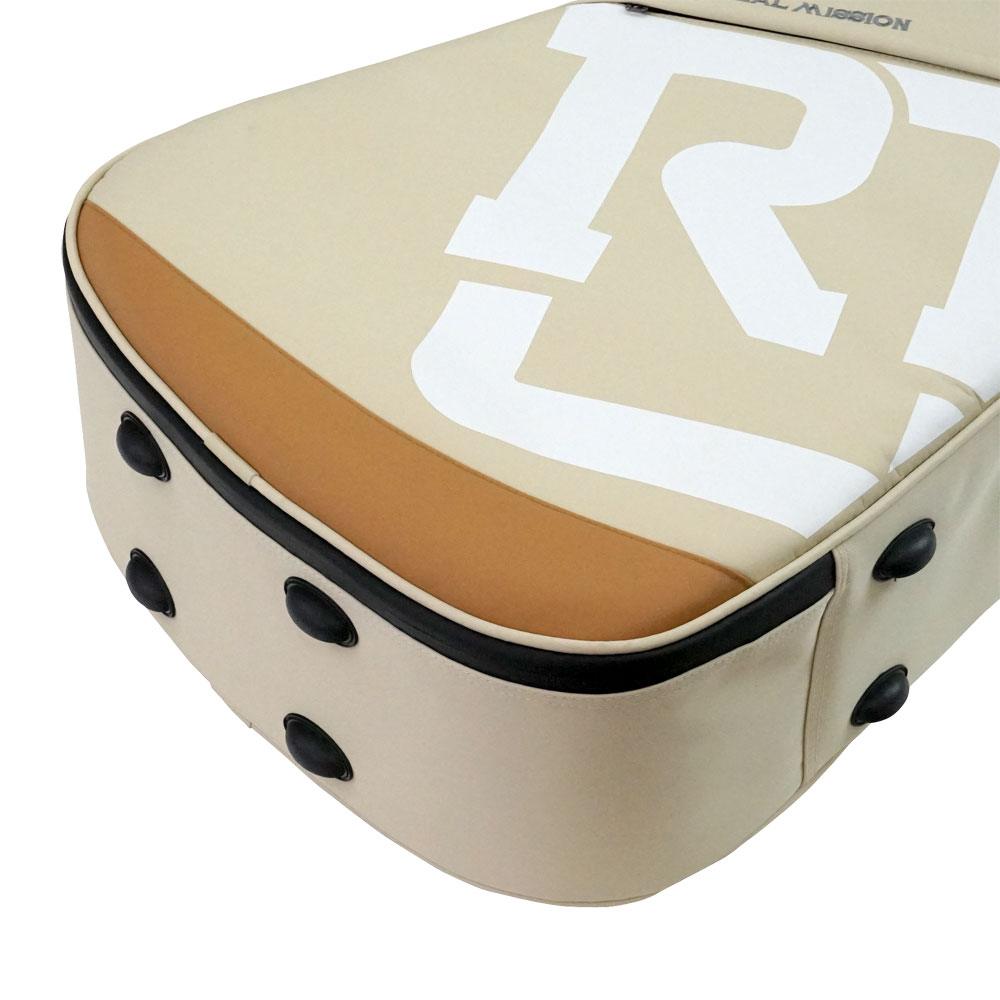 REAL MISSION（リアルミッション） Venus02-D Cream 防水 アコースティックギターケース・ギグケース・アコギケース 底面には衝撃を吸収するラバーパッドを装備