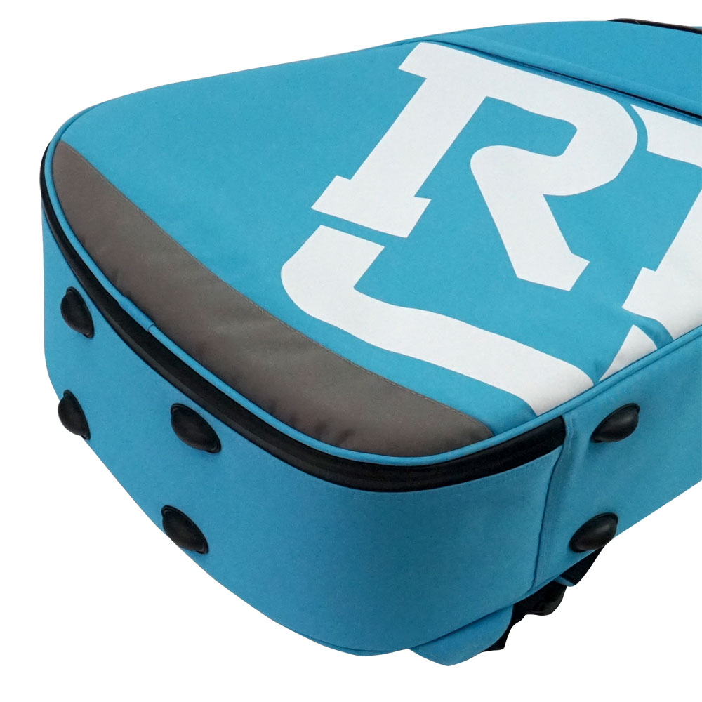 REAL MISSION（リアルミッション） Venus05-D Light blue 防水 アコースティックギターケース・ギグケース・アコギケース 底面には衝撃を吸収するラバーパッドを装備