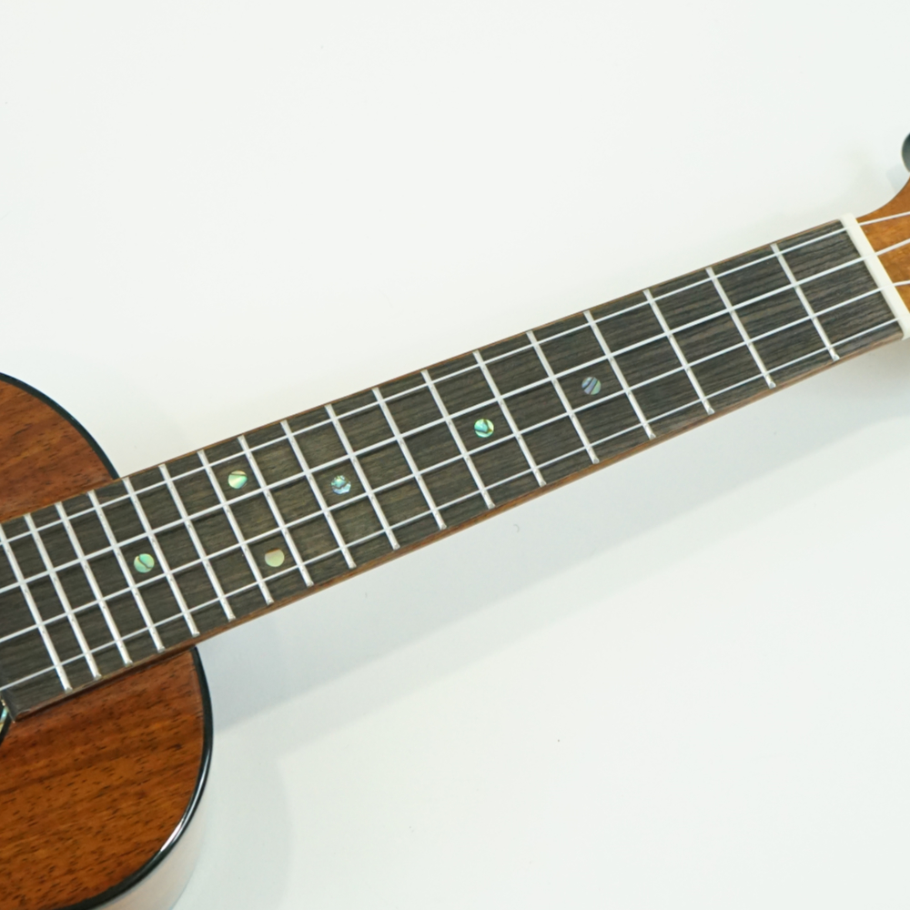 KUMU UKULELE CG55A コンサートウクレレ ハイグロス仕様 専用ギグバッグ付属 指板画像