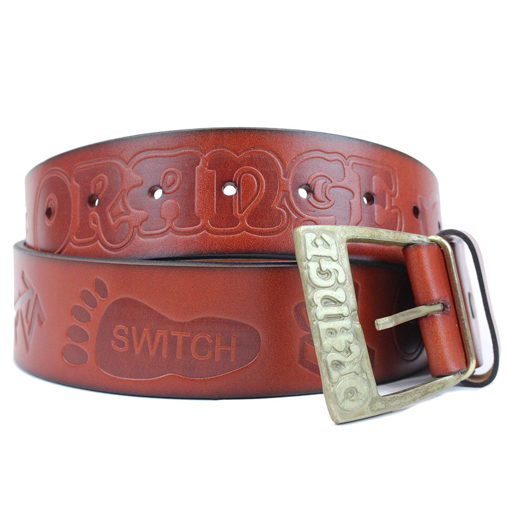 ORANGE MER004 Embossed Genuine Leather Belt BR ロゴ入り レザーベルト ブラウン 巻いた画像 バックル部の画像