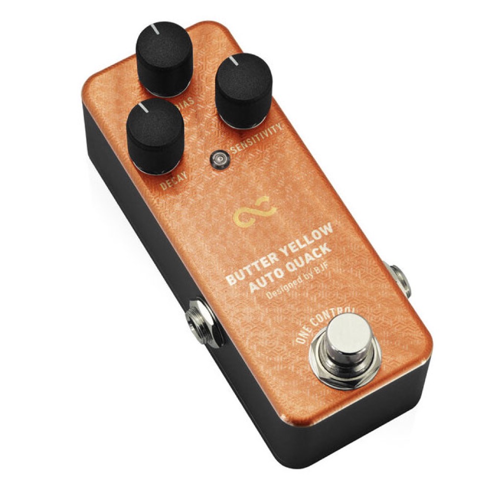 One Control BUTTER YELLOW AUTO QUACK オートワウ フィルター エフェクター ワンコントロール 斜めからのアングル