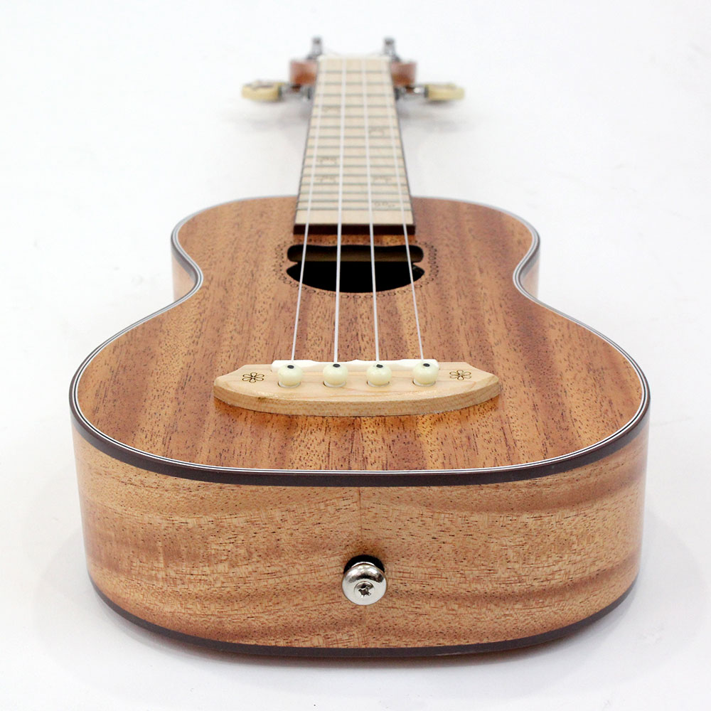 Bearlele INU-UKU-S イヌウク ソプラノウクレレ ベアレレ 下からのアングル ストラップピン部