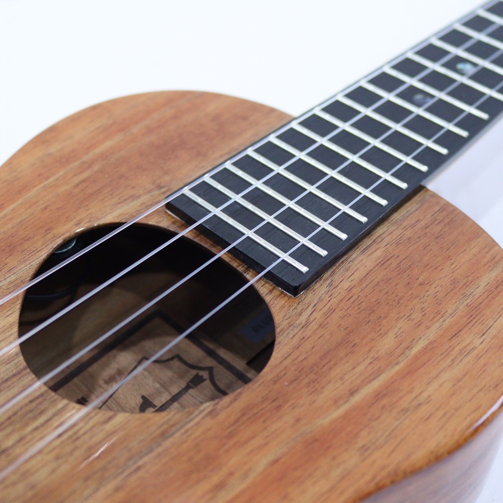 KoAloha KTM-S00 Slimline Tenor KOA series エレクトリックテナーウクレレ ボディ画像 サウンドホール画像 ピックアップ搭載