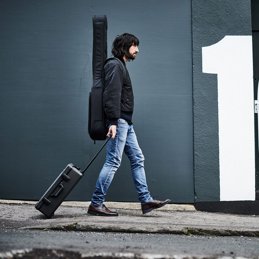 BOSS BCB-1000 Pedal Board エフェクターケース スーツケースタイプ 持ち運びイメージ