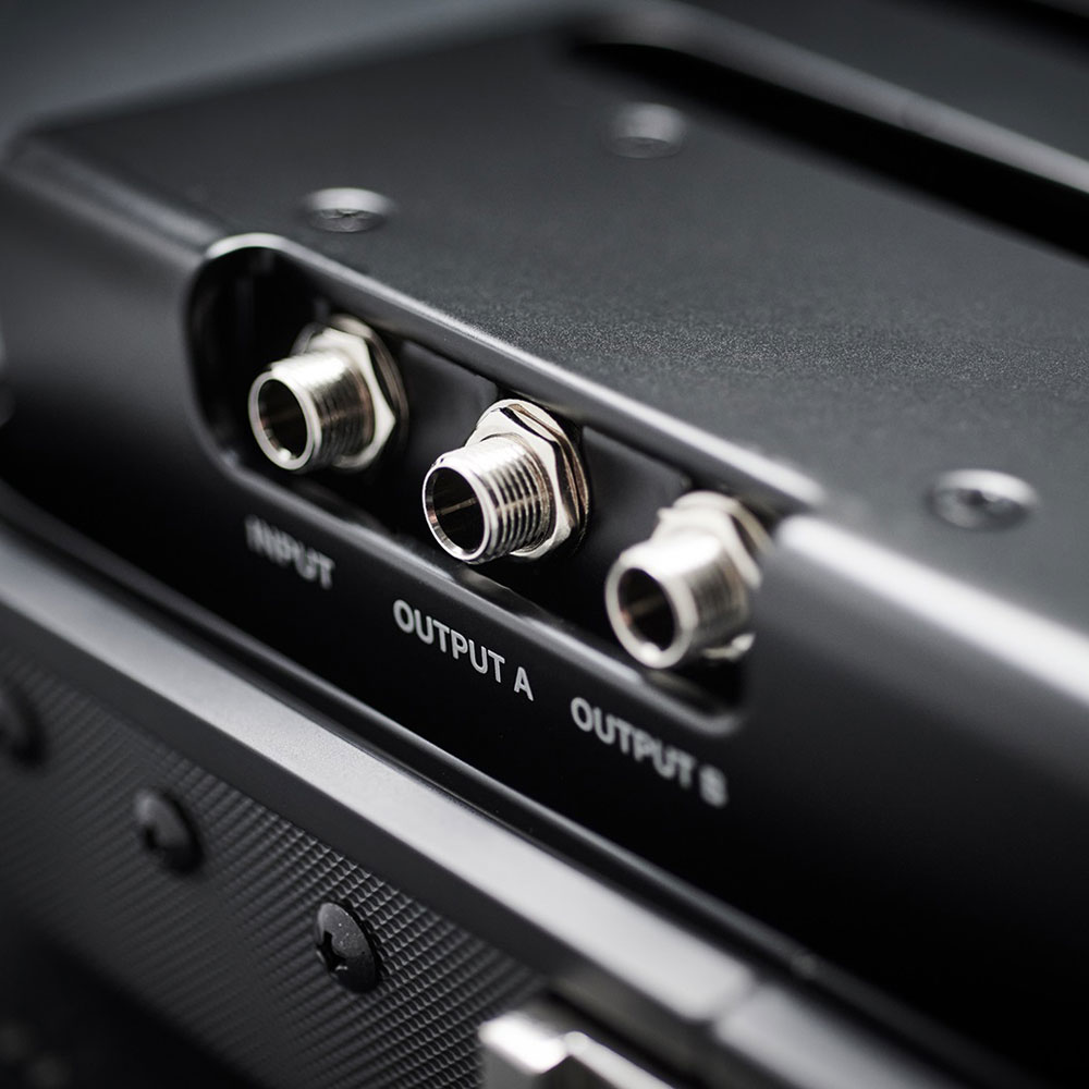 BOSS BCB-1000 Pedal Board エフェクターケース スーツケースタイプ 入出力端子部