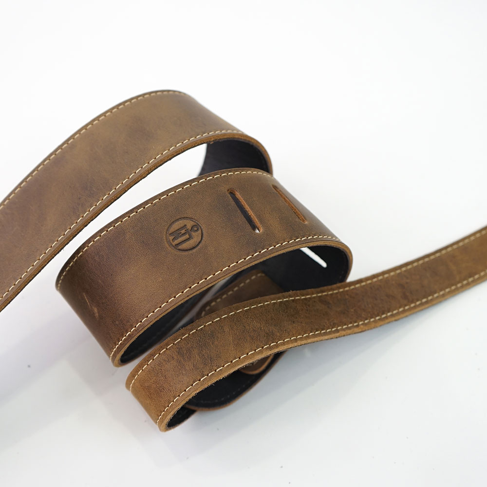 LM Products LS-2304W Dakota Tan Rustic Leather ギターストラップ ロゴアップ画像