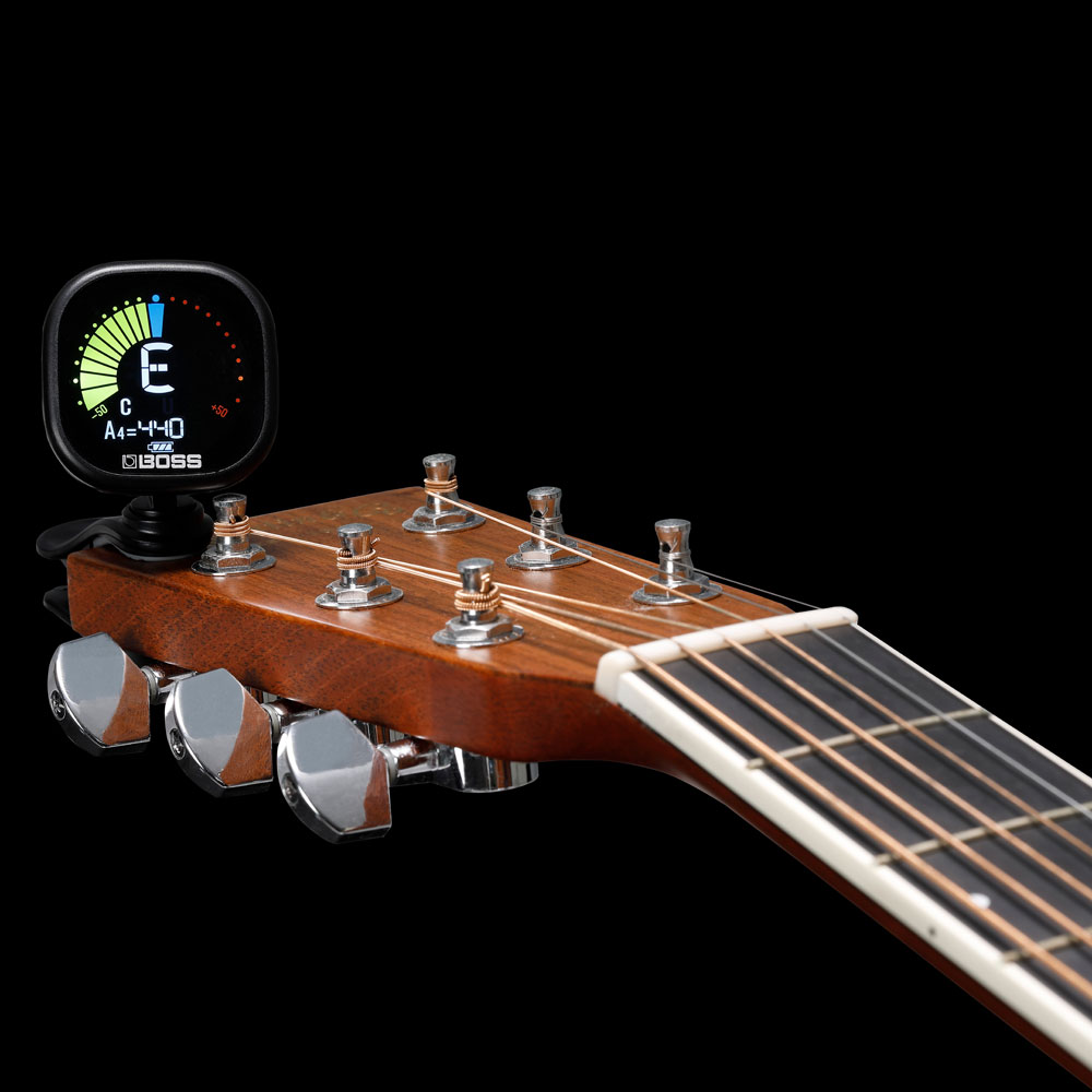 BOSS TU-05 Clip-On Tuner クリップチューナー アコースティックギターでの使用例