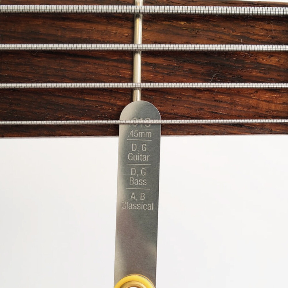 MUSIC NOMAD MN601 ナット高測定ゲージ 使用イメージ画像