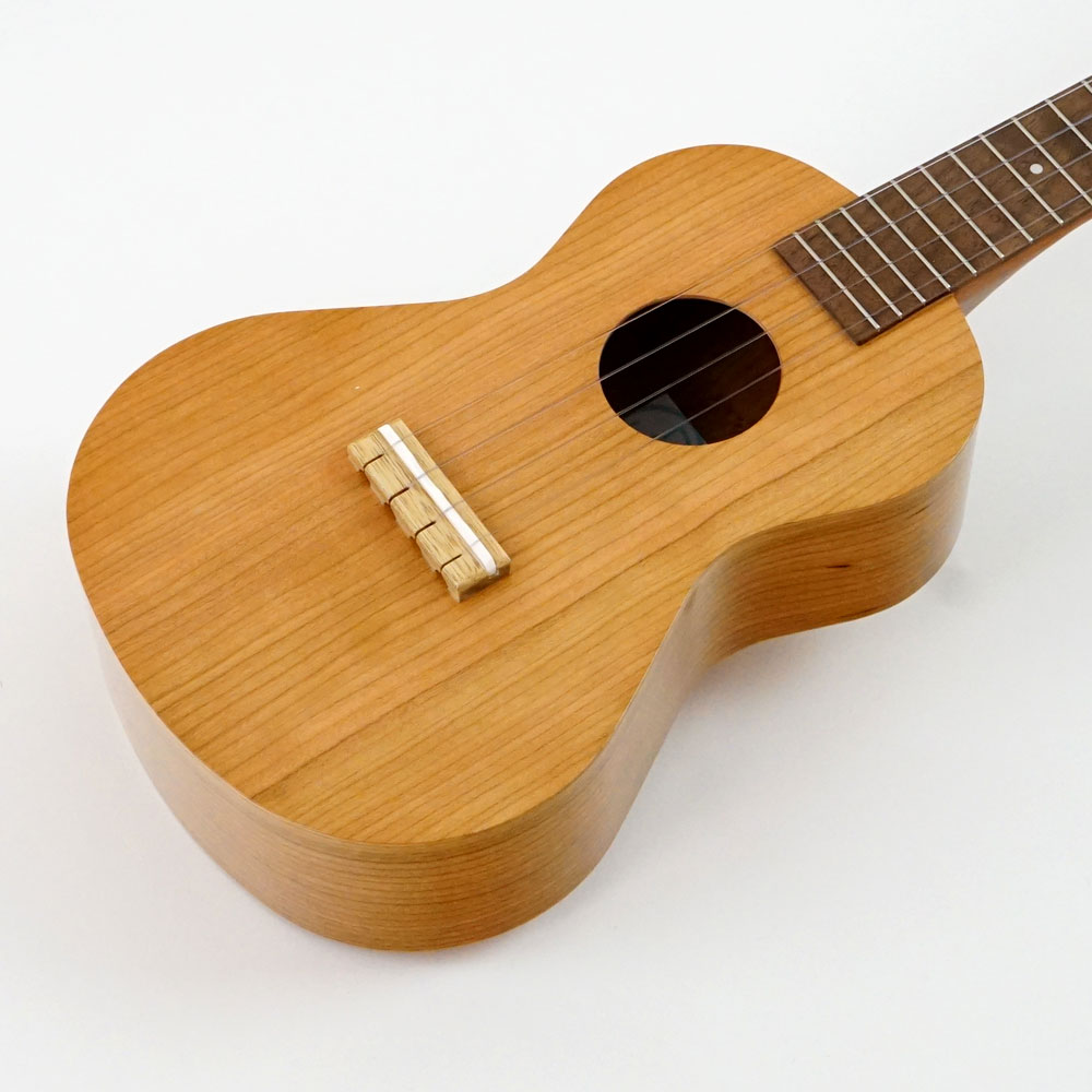 Famous FC-11G コンサートウクレレ ボディトップ