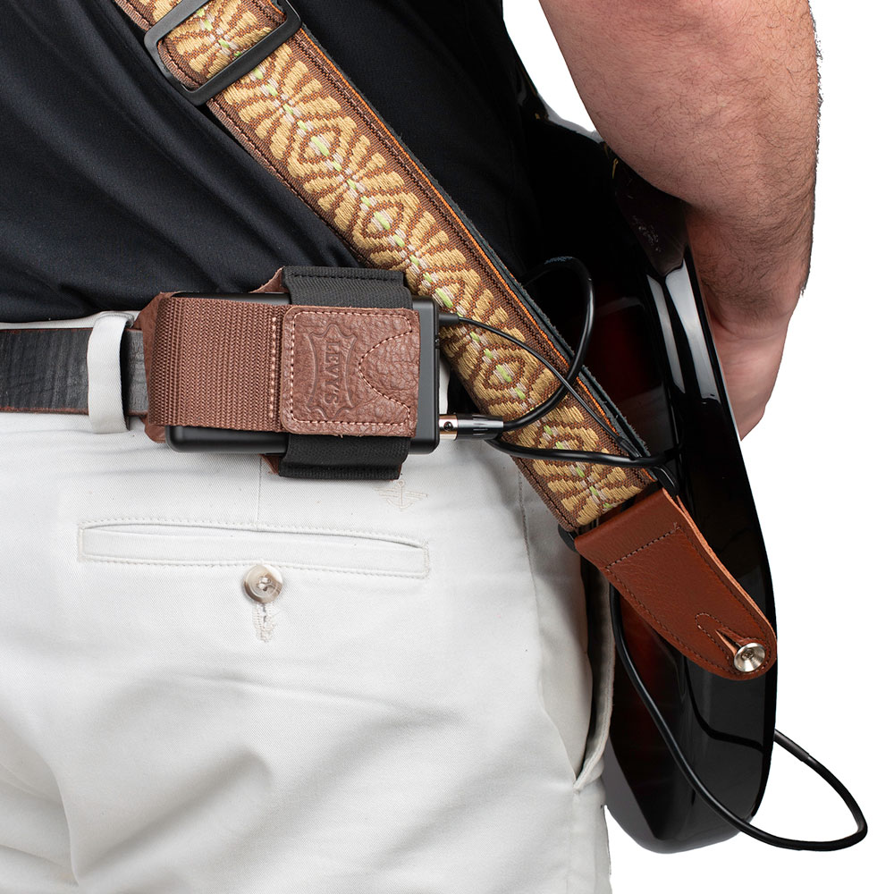 LEVY’S MM14-BRN Wireless Pack Holders トランスミッターホルダー 使用例