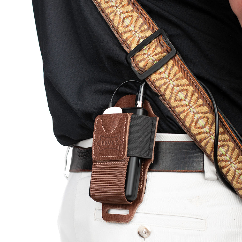 LEVY’S MM14-BRN Wireless Pack Holders トランスミッターホルダー 使用例