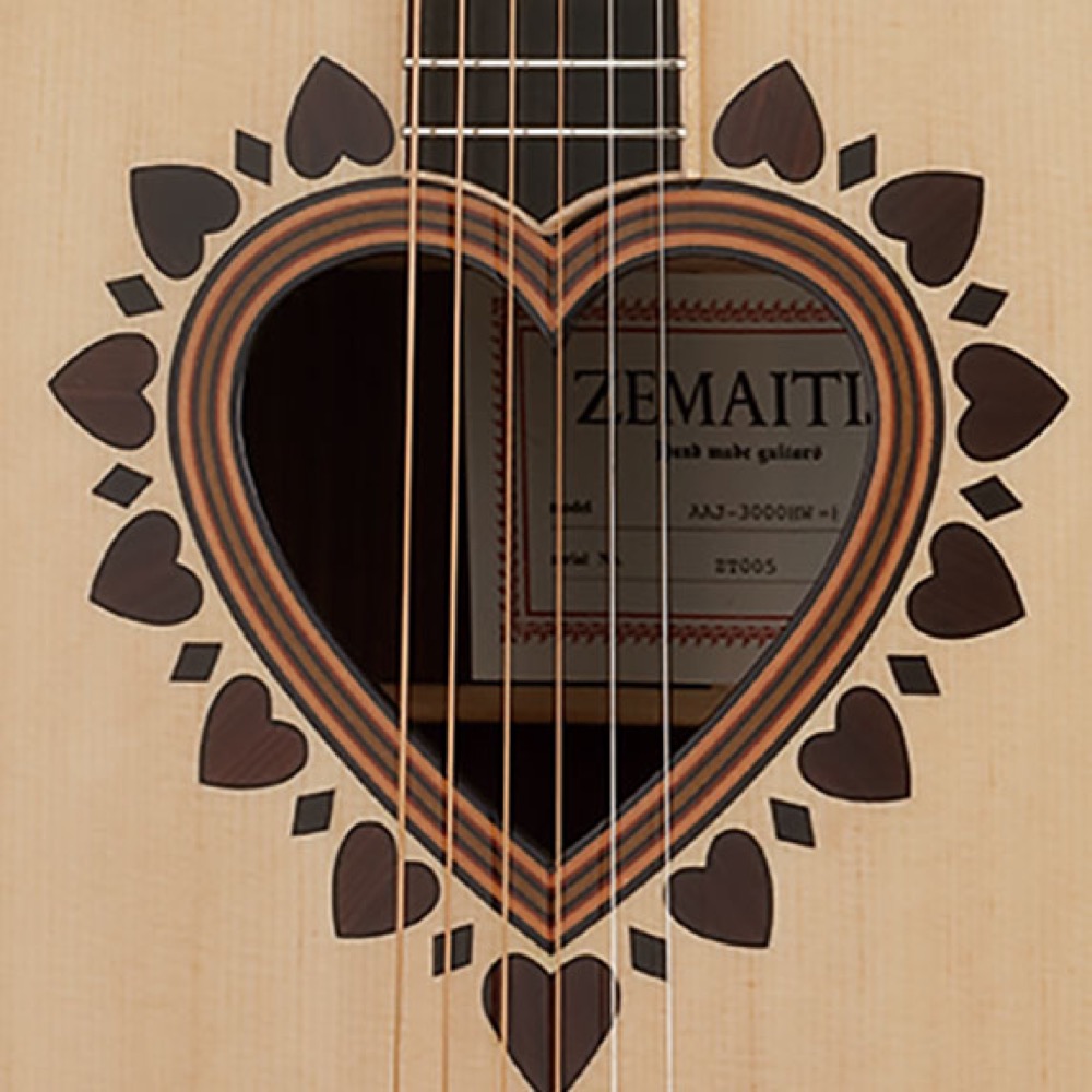 ZEMAITIS AAJ-3000HW-E NAT エレクトリックアコースティックギター ゼマイティス サウンドホール部 ハート型のサウンドホールをハートとダイヤが交互に取り囲むように配置されたロゼッタ