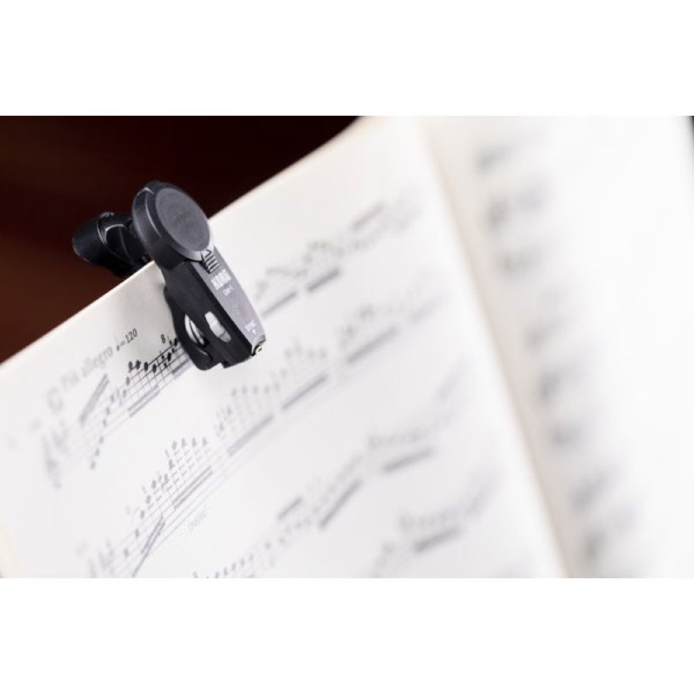 KORG GM-1 2PCS GROUP METRONOME イヤホン型 グループメトロノーム 2個セット 譜面台装着イメージ画像