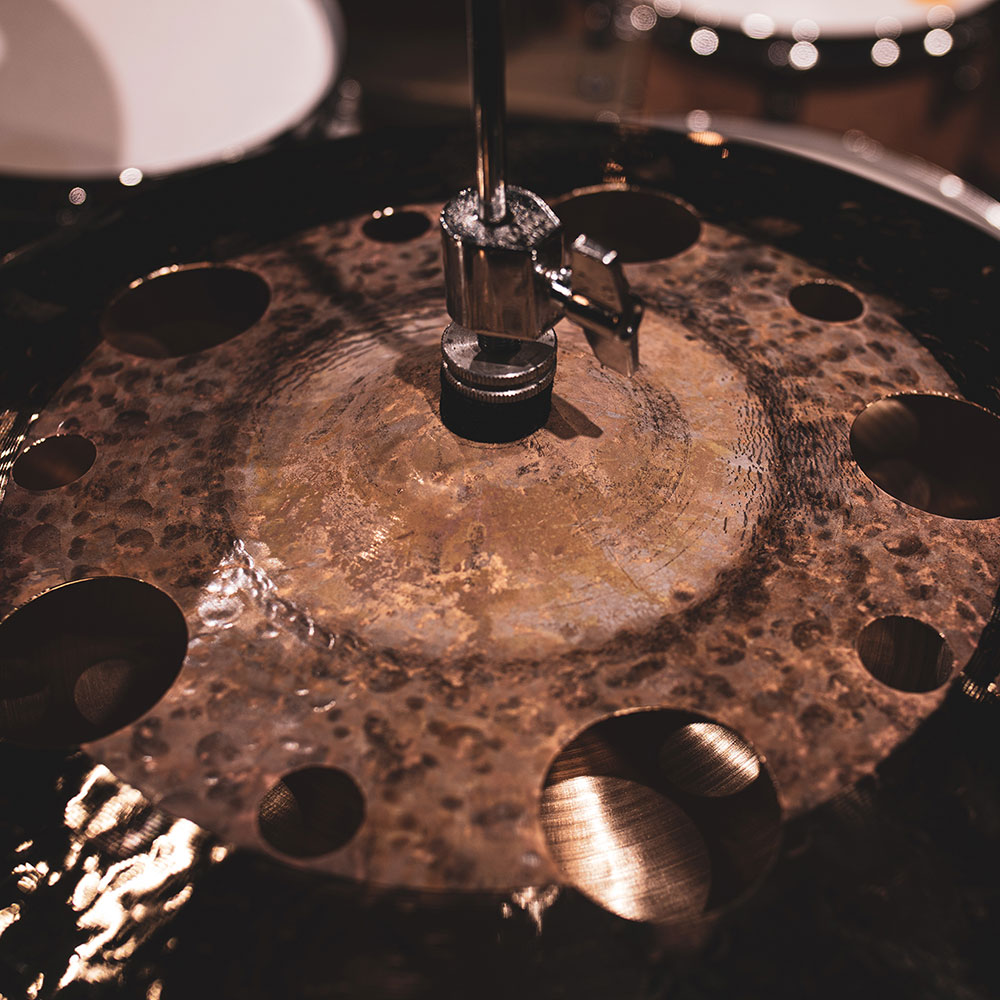 MEINL B14DUMUTR Multi Trash Byzance Dual Series 14' クラッシュシンバル マイネル 穴あきシンバル  スタンドに設置した画像 使用画像