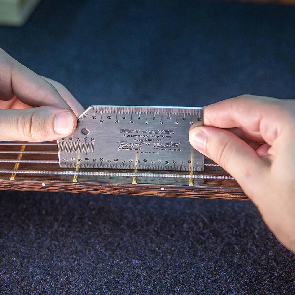 RockCare by Warwick Fret Rocker Fret Levelling & Setup Gauge フレットレベリング ステップゲージ 使用例