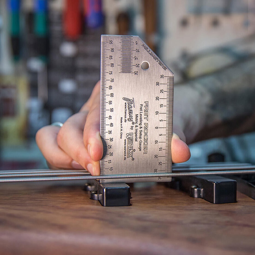 RockCare by Warwick Fret Rocker Fret Levelling & Setup Gauge フレットレベリング ステップゲージ 使用例