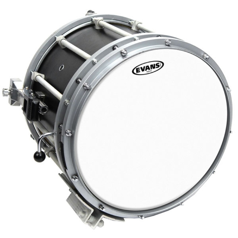 EVANS SB13MHW 13' Hybrid White Marching Snare Batter マーチングスネアドラムヘッド 設置例画像