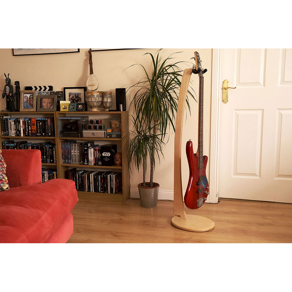 Ruach Music RM-GS2-B Wooden Bass Guitar Stand Birch ベーススタンド インテリアイメージ画像