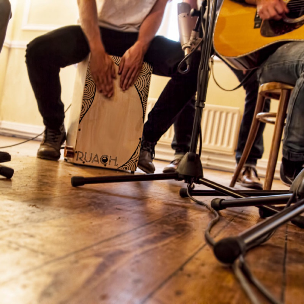 Ruach Music RC-KIC Kick Cajon カホン 演奏イメージ