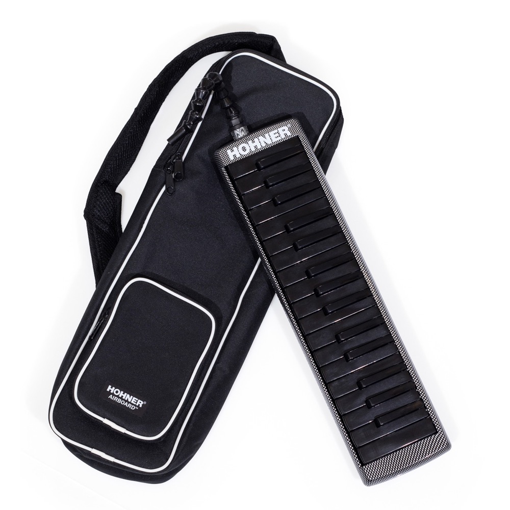 HOHNER Airboard Carbon 32 鍵盤ハーモニカ ケースと本体の画像