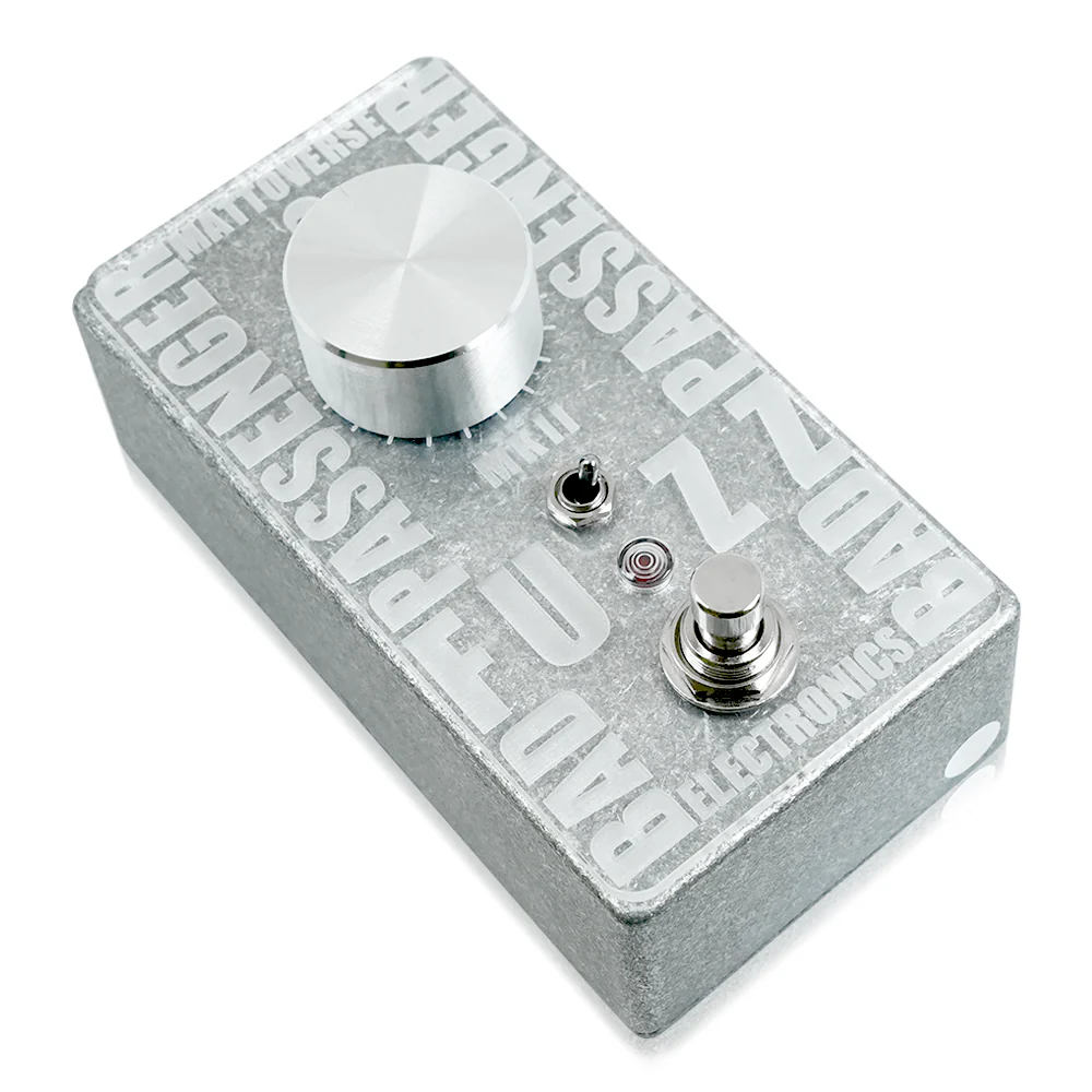 Mattoverse Electronics Bad Passenger Fuzz MkII  Clear Acrylic Faceplate ファズ ギターエフェクター 斜めアングル画像