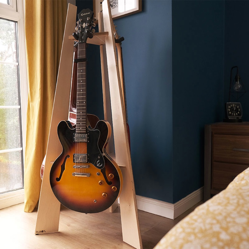 Ruach Music RM-GR1-B 3-Way Guitar Rack Birch ギタースタンド 使用例