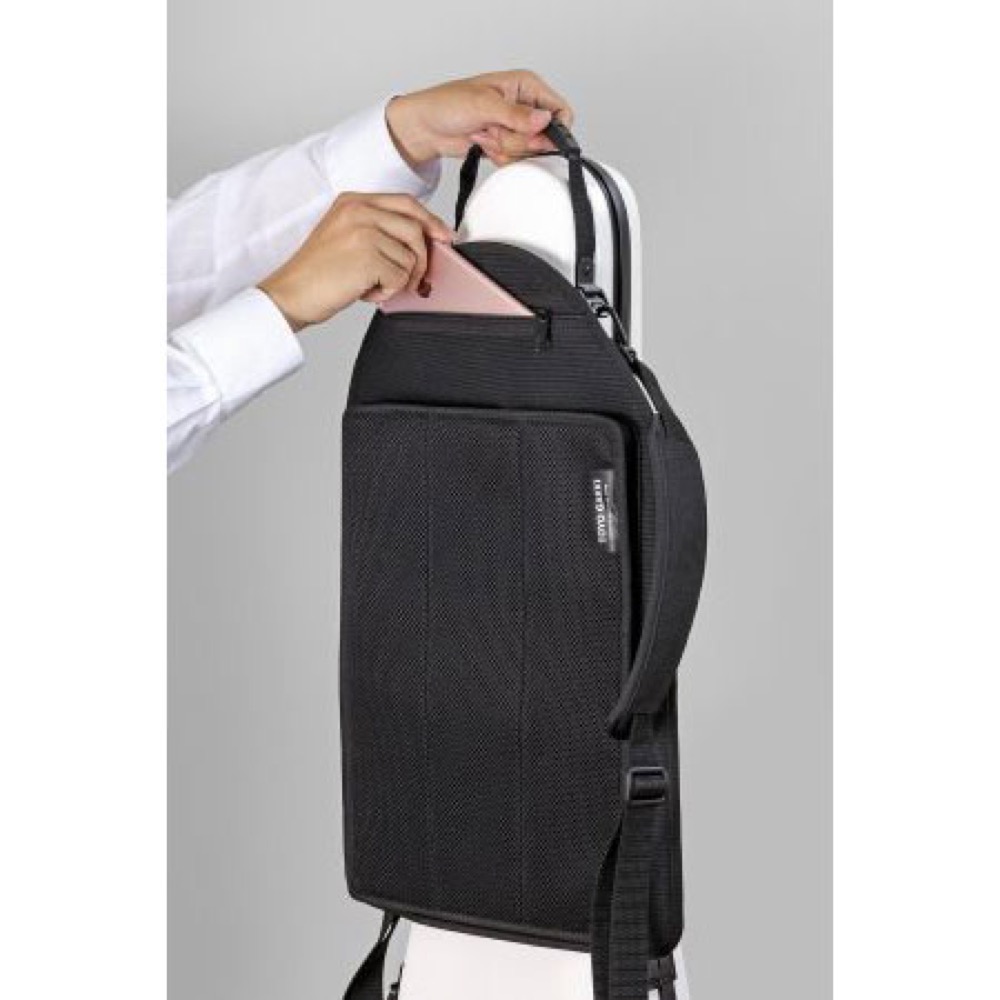 東洋楽器 50BT 東洋楽譜ケース ブラック バイオリンケースに装着した画像