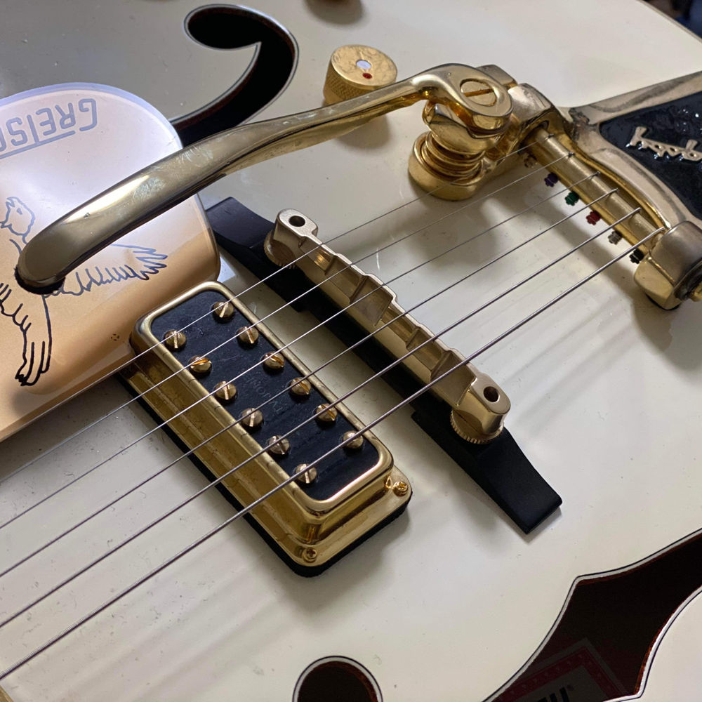 KING SNAKE Brass Bridge Saddle 使用イメージ画像