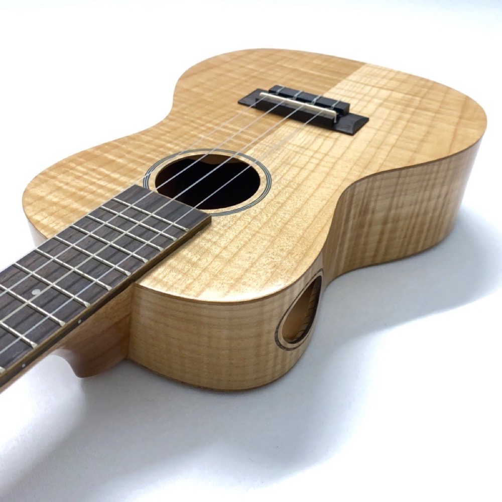 Kai Ukulele KCI-90 コンサートウクレレ ソフトケース付き ボディトップアングル画像