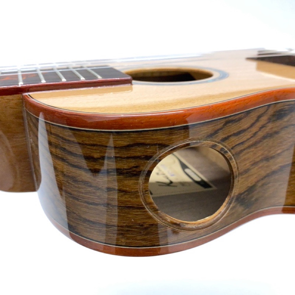 Kai Ukulele KC-700 コンサートウクレレ ソフトケース付き サイドサウンドホール画像