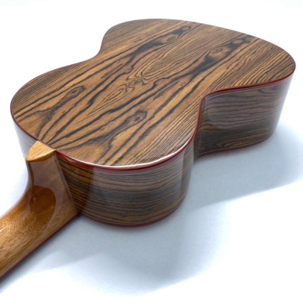 Kai Ukulele KT-700 テナーウクレレ ソフトケース付き ボディバック画像