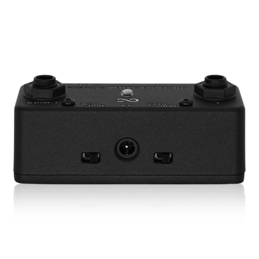 One Control Minimal Series Pedal Board Junction Box with BJF Buffer ジャンクションボックス 側面の画像