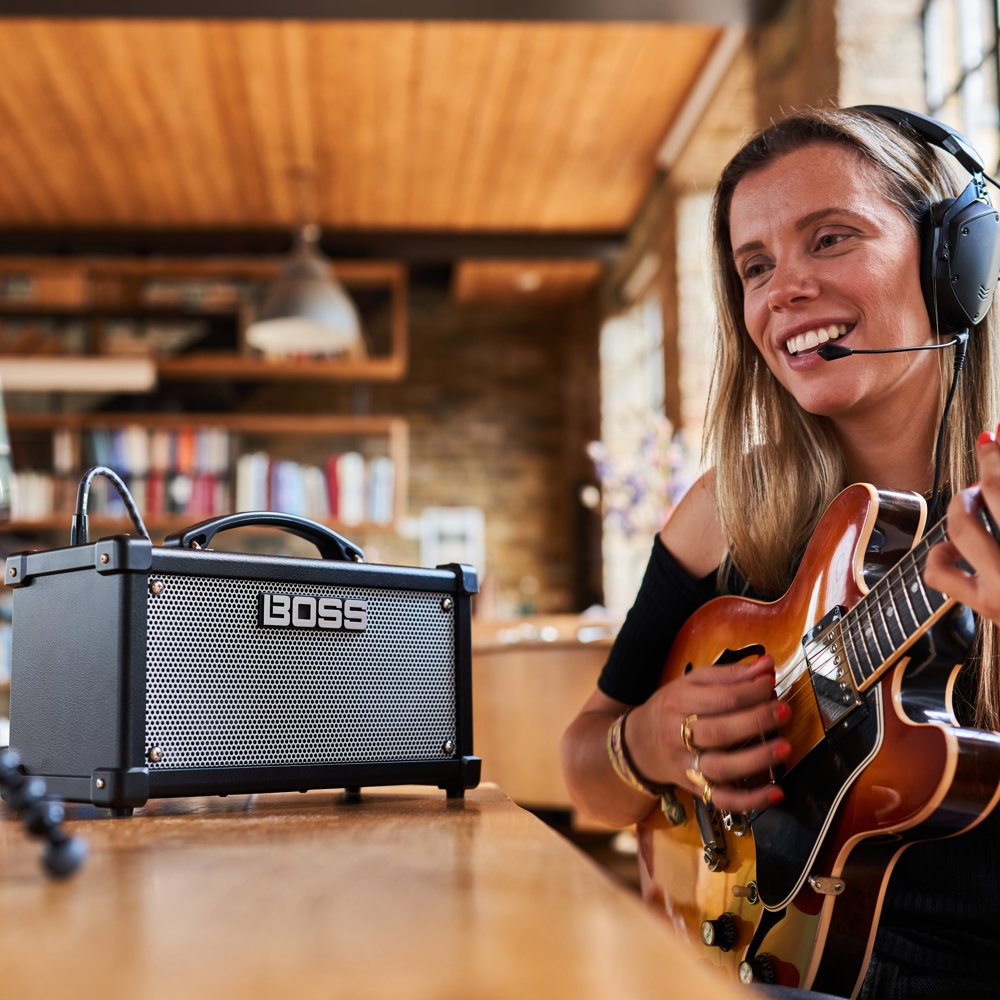 BOSS Dual Cube LX ギターアンプ コンボ D-CUBE LX 使用イメージ