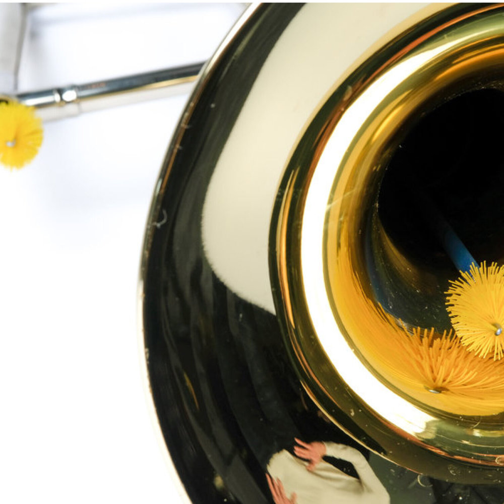 MUSIC NOMAD MN771 Premium Trombone Care Kit トロンボーン用お手入れパーフェクトセット ブラシ使用イメージ画像