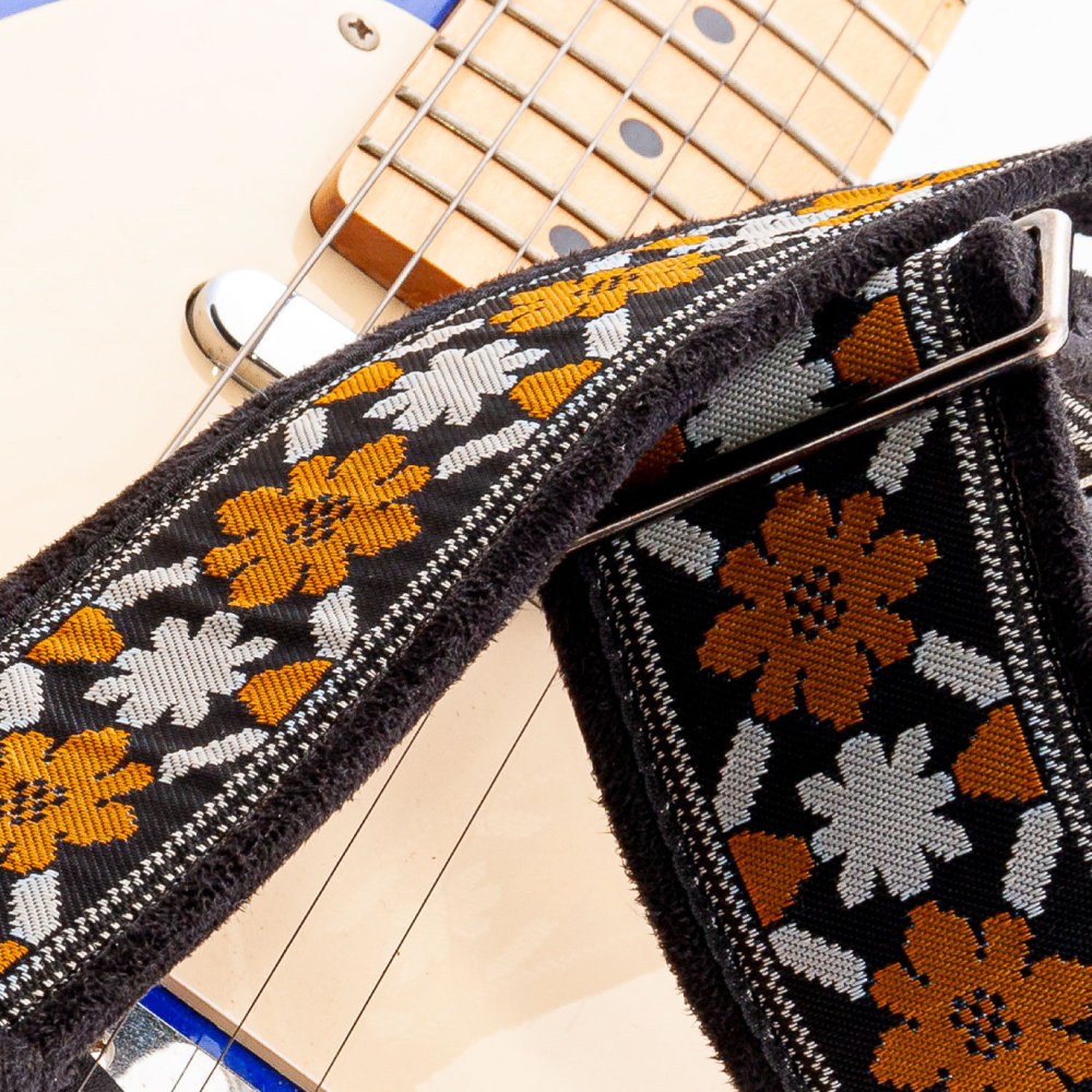 RightOn! STRAPS LEGEND CASINO Black ギターストラップ エレキギターとのイメージ画像