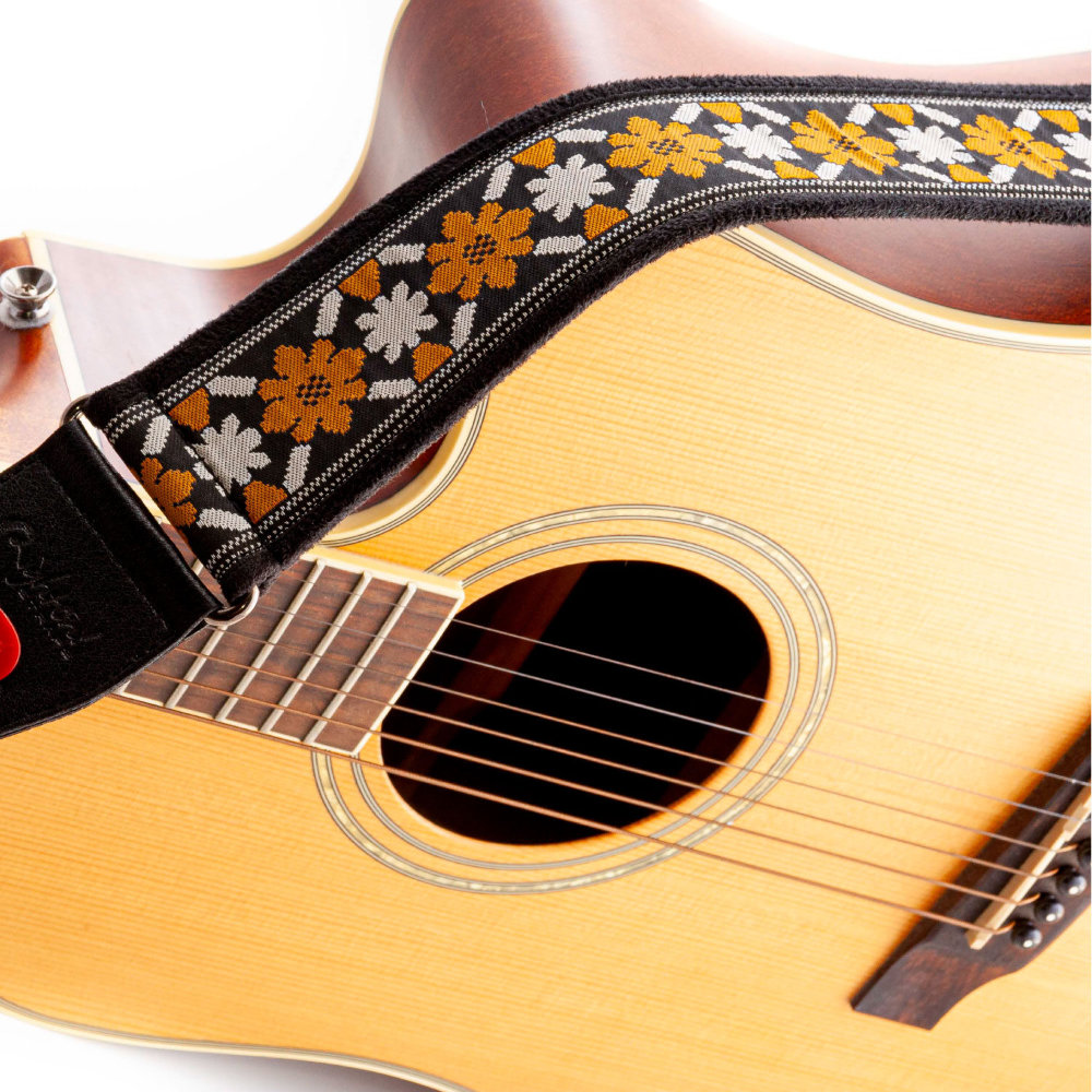 RightOn! STRAPS LEGEND CASINO Black ギターストラップ アコースティックギターとのイメージ画像